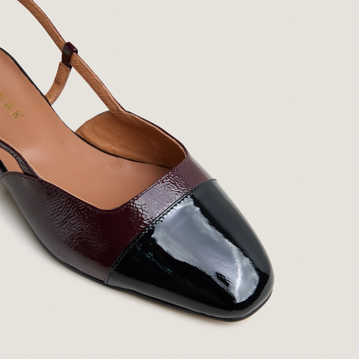 Open ballet flats in black patent leather and burgundy pleated patent | DHAPOU