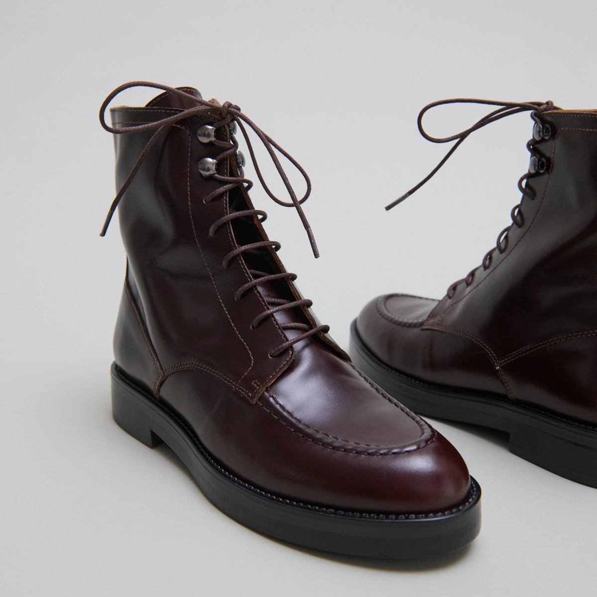 Lace-up lowboots in brown leather | ALIDA