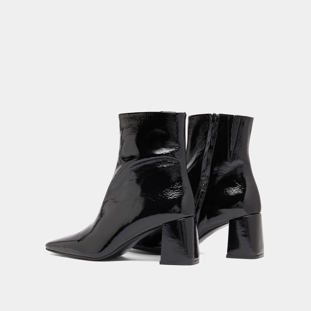 Pointed-toe ankle boots in black pleated patent | DALIBAR
