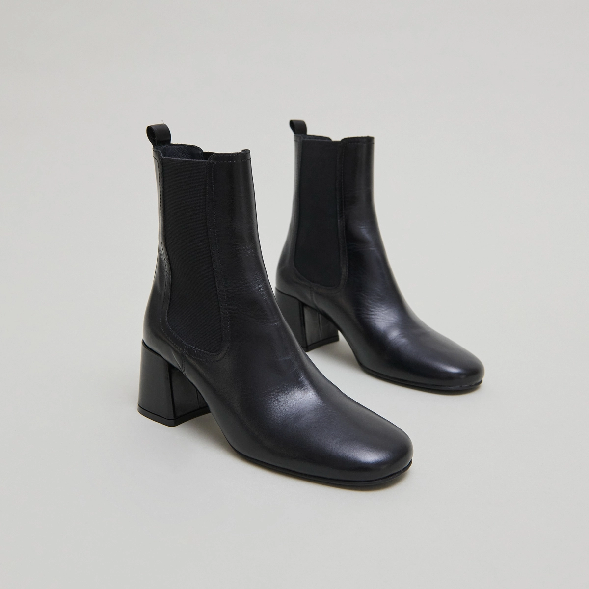 Ankle boots with heels and elastics in black leather | DENON
