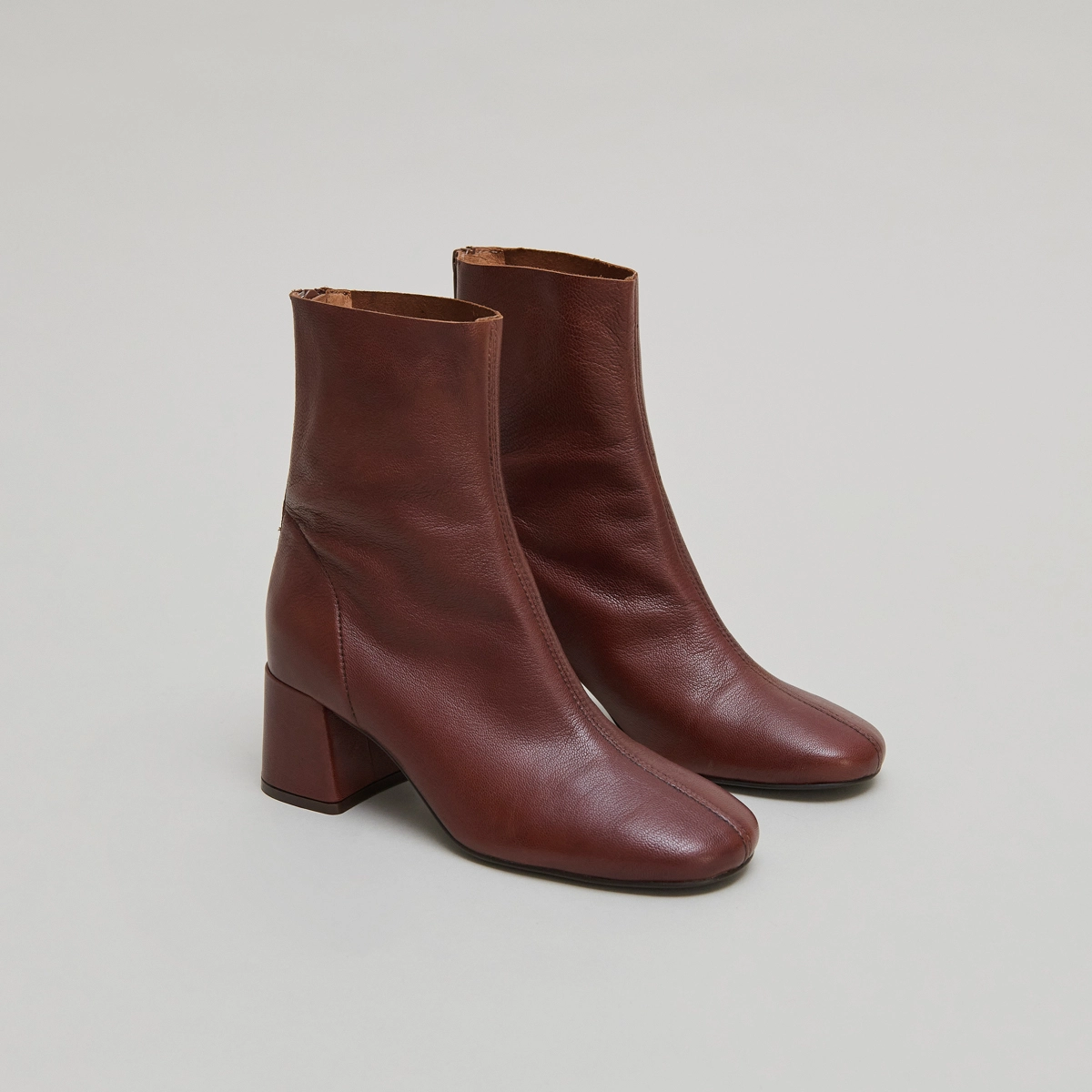 Ankle boots with rear zips in brown grained leather | DENONIE