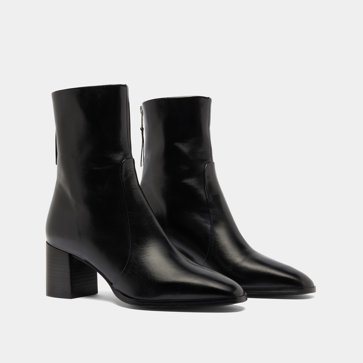 Ankle boots with rear zips in black leather | DETRAS