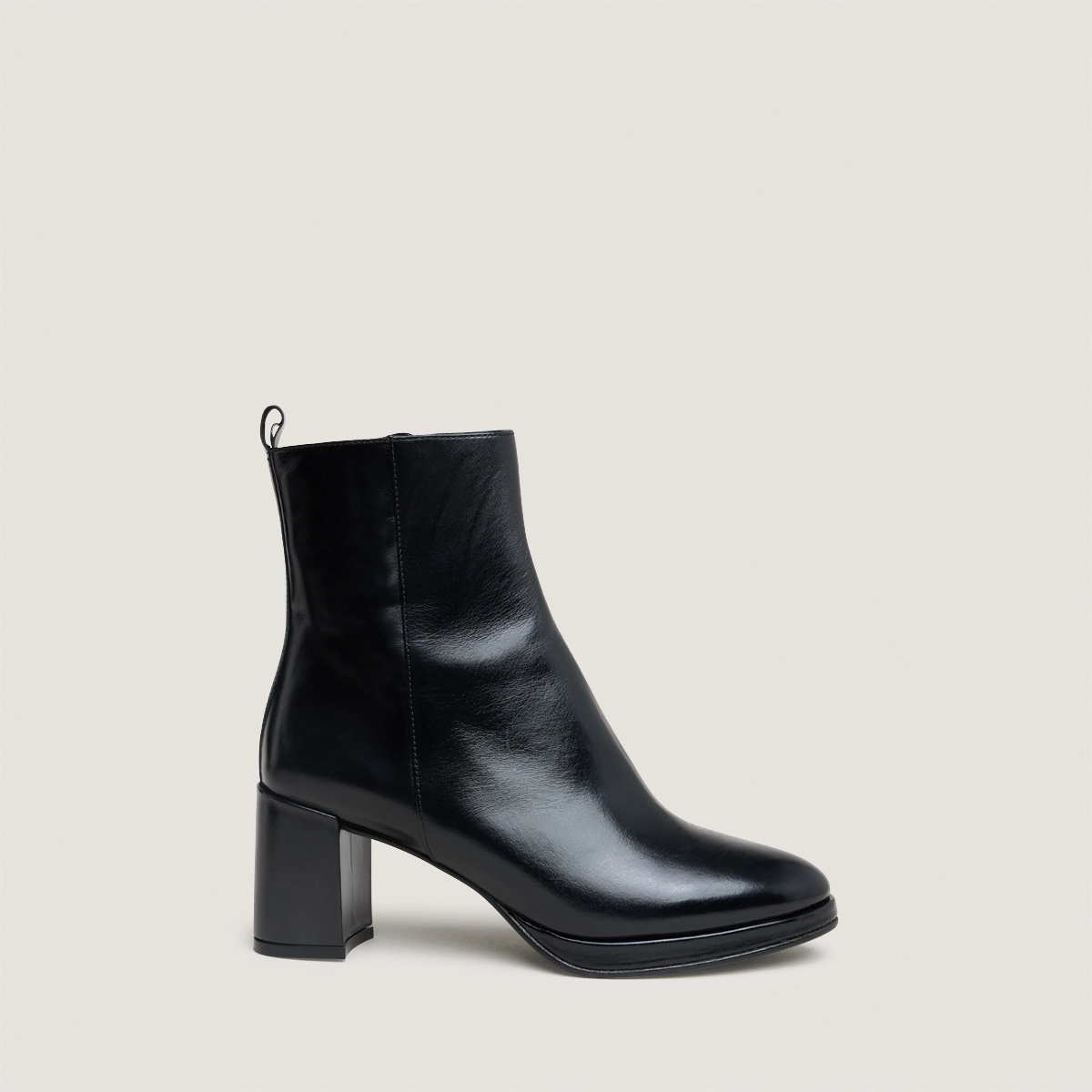 Ankle boots with heels in black leather | DIBRINA