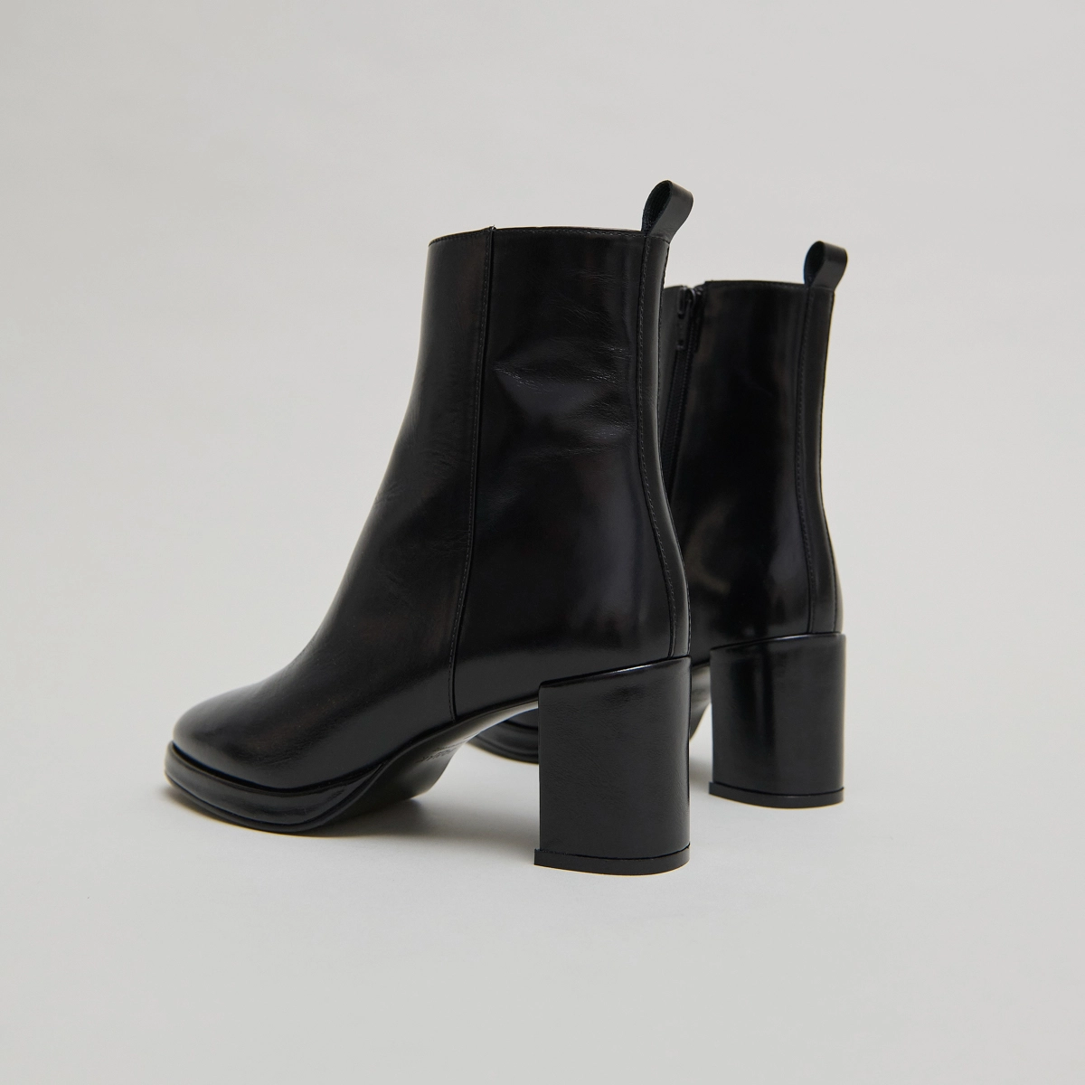 Ankle boots with heels in black leather | DIBRINA