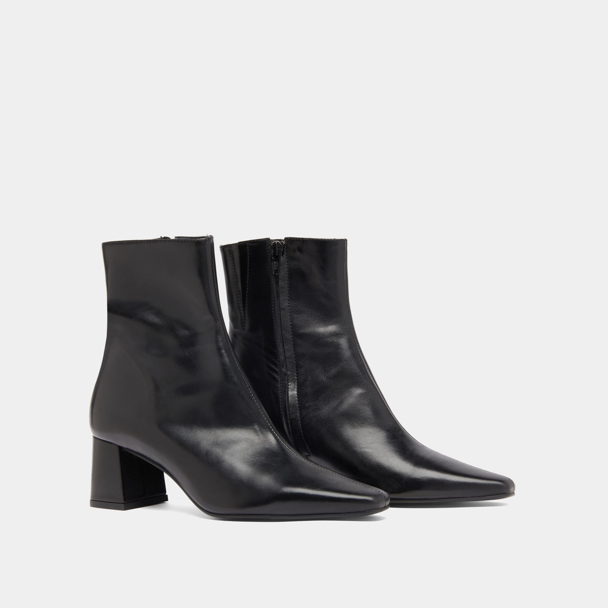 Ankle boots with wide heels in black leather | DYONISOS