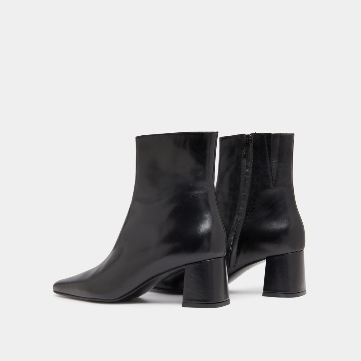 Ankle boots with wide heels in black leather | DYONISOS