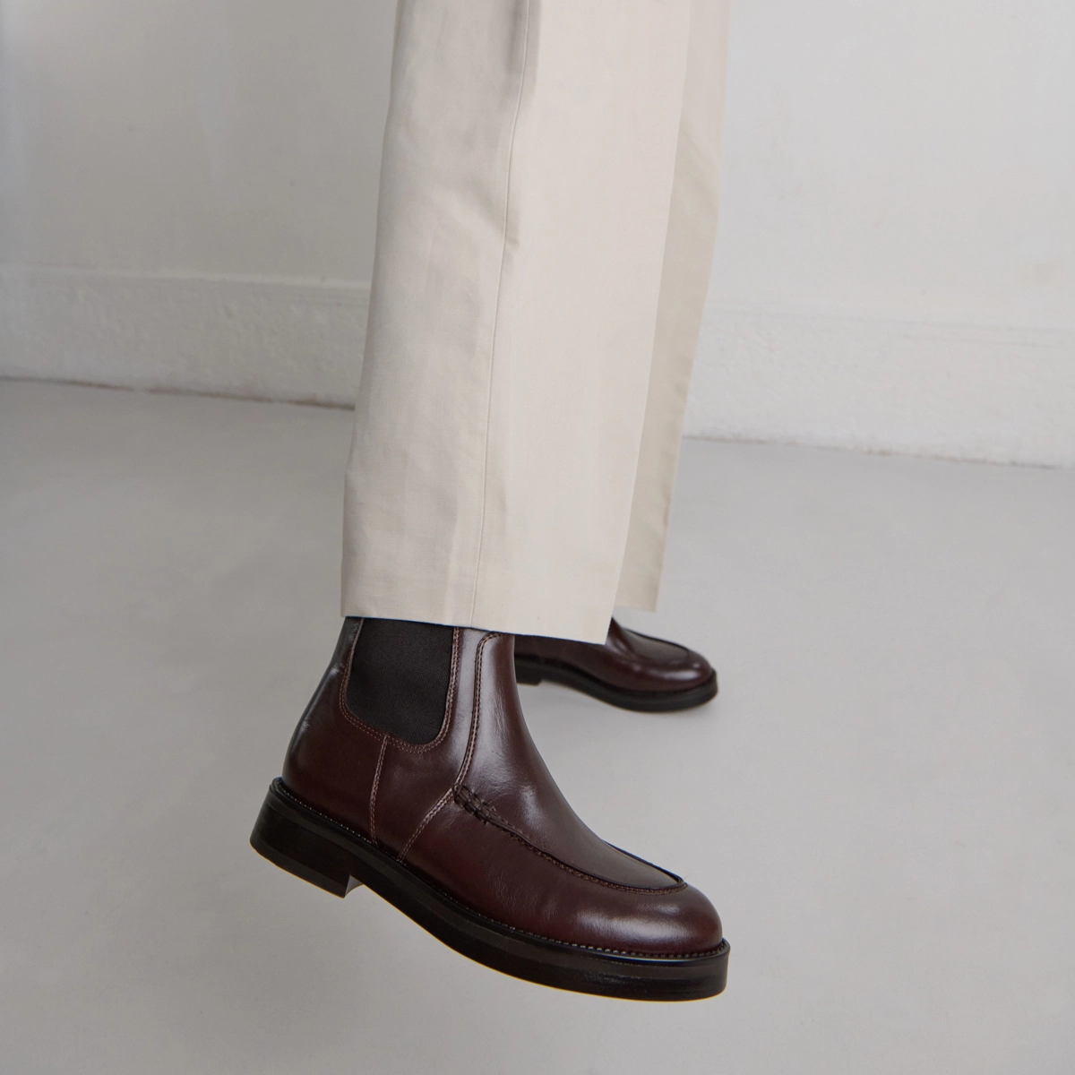 Lowboots with elastics in dark brown leather | ALLAN
