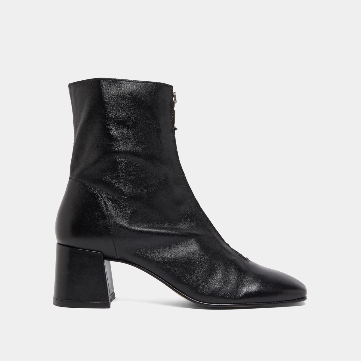 Front zip ankle boots in black leather | AMARYLLIS