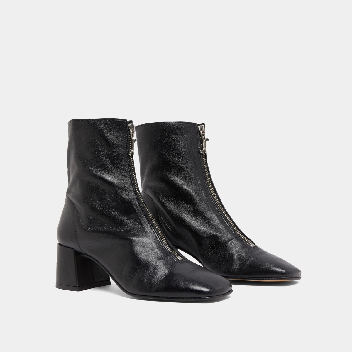 Front zip ankle boots in black leather | AMARYLLIS