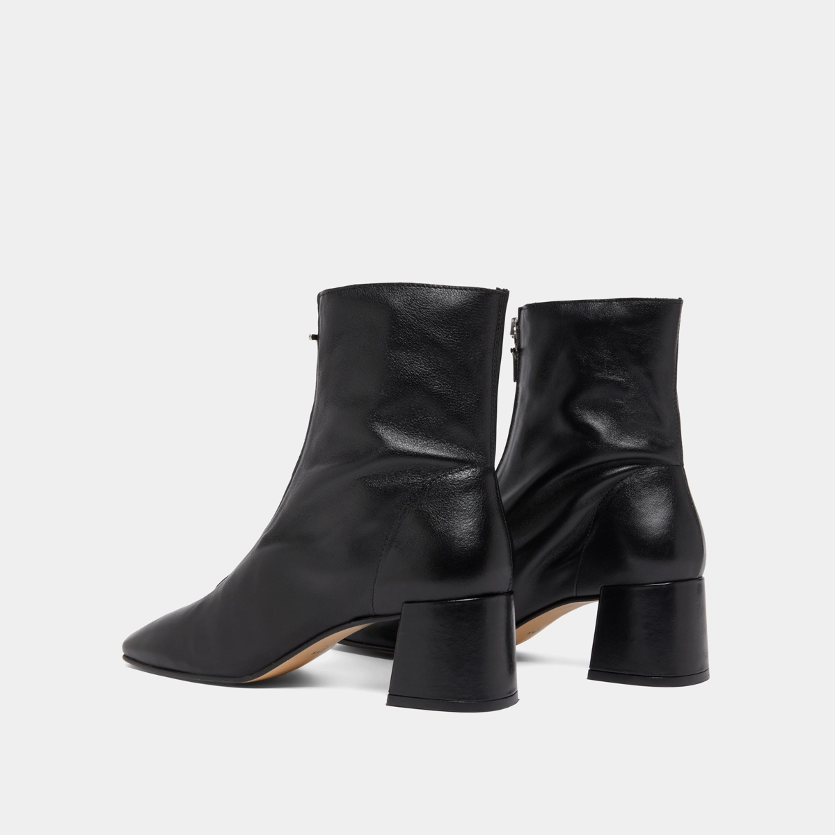 Front zip ankle boots in black leather | AMARYLLIS