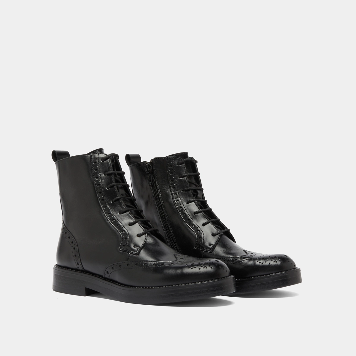 Lowboots with laces in black leather | ARI