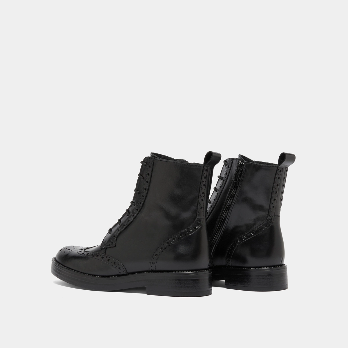 Lowboots with laces in black leather | ARI