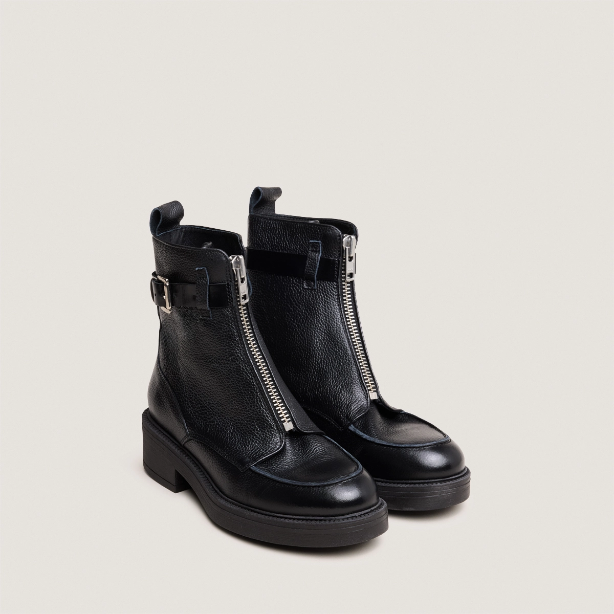 Lowboots with zips in grained leather and black leather | ARIO