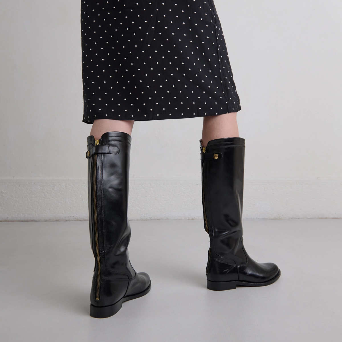 Boots with back zips in black leather | AUROS