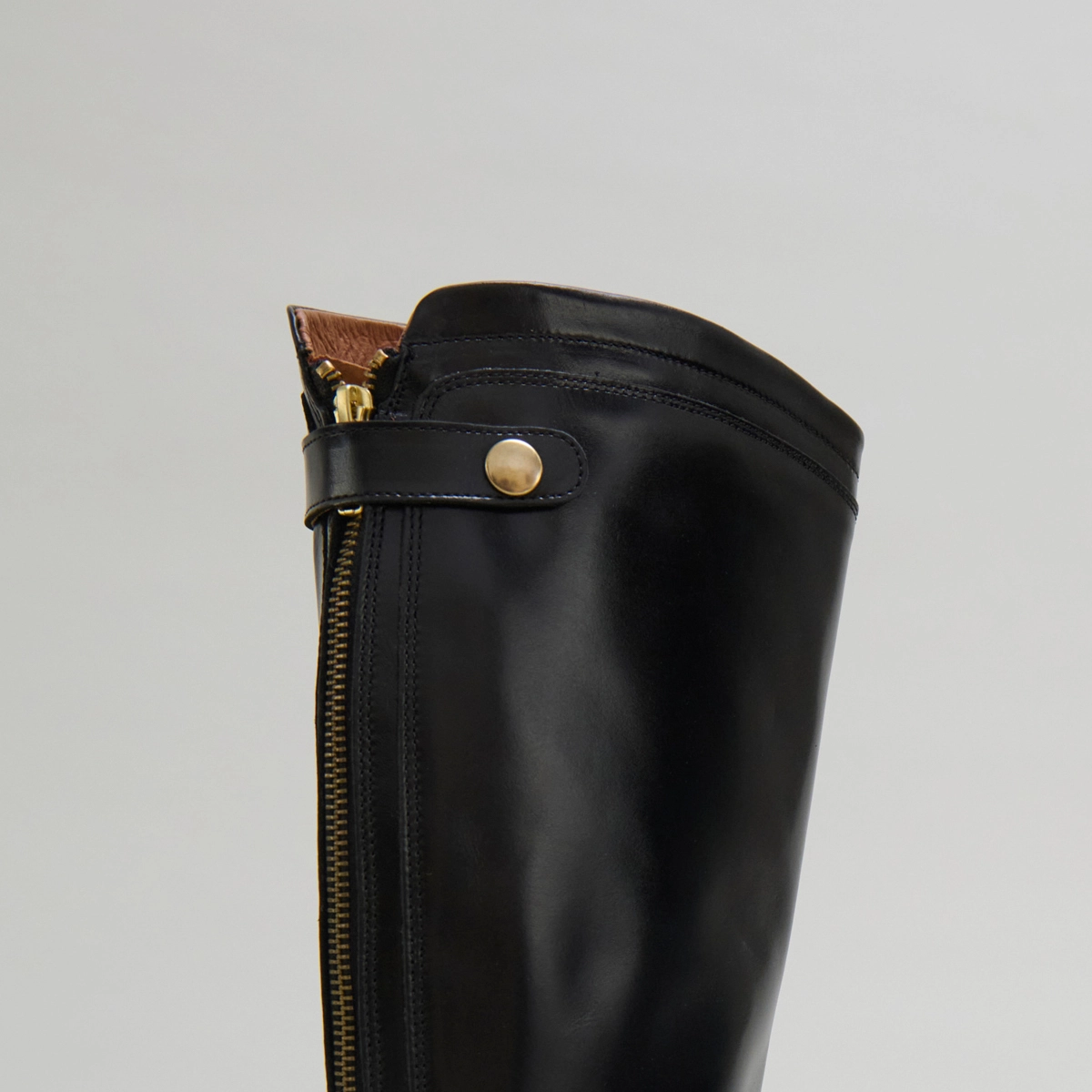 Boots with back zips in black leather | AUROS