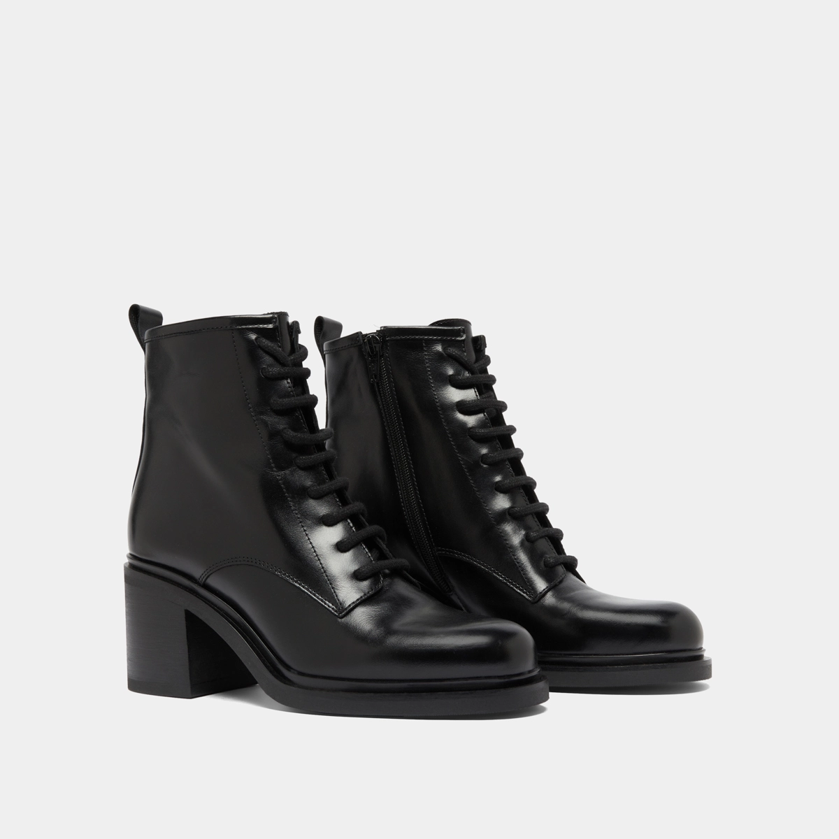 Heeled lowboots with laces in black leather | DUPLEX