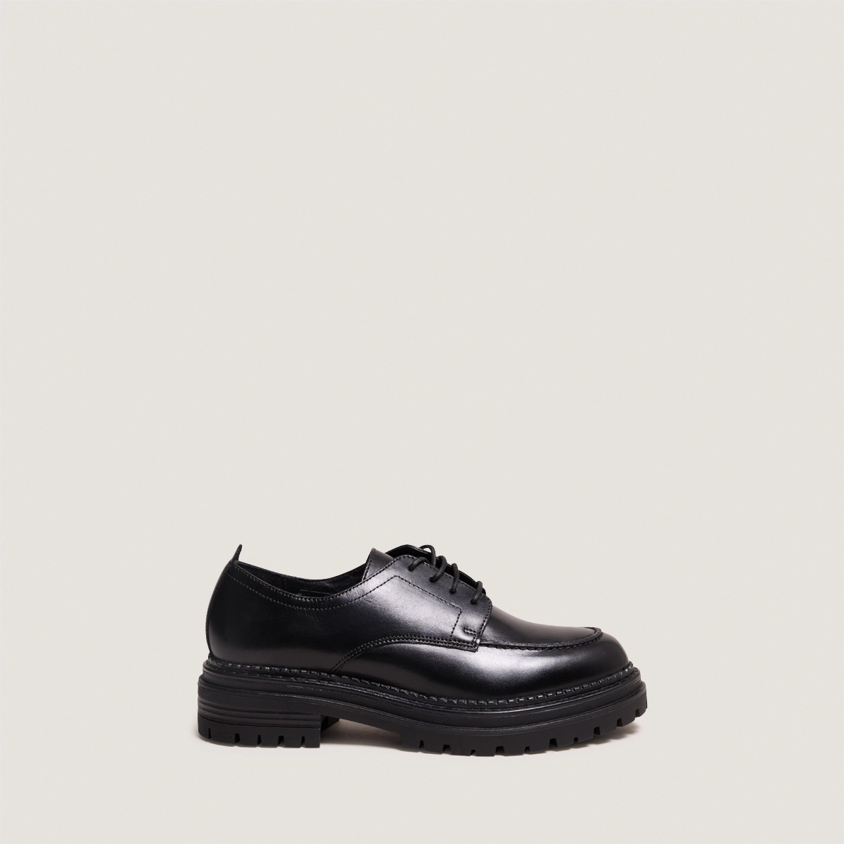 Derbies with notched soles in black leather | ADALOU