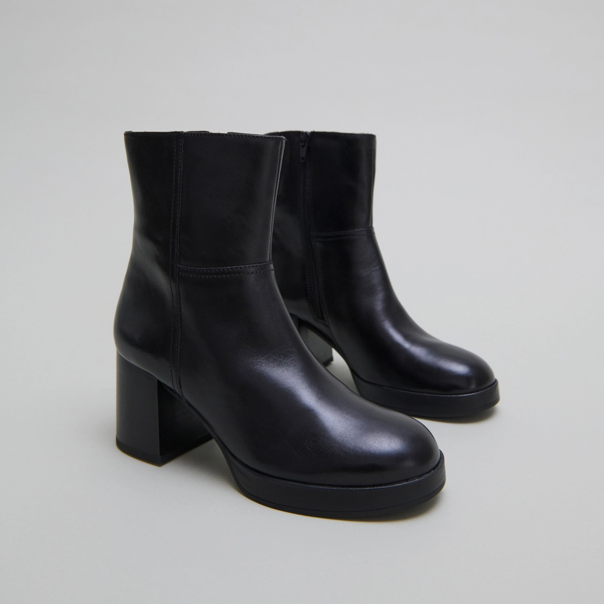 Ankle boots with flare heels in black leather | ANELLE