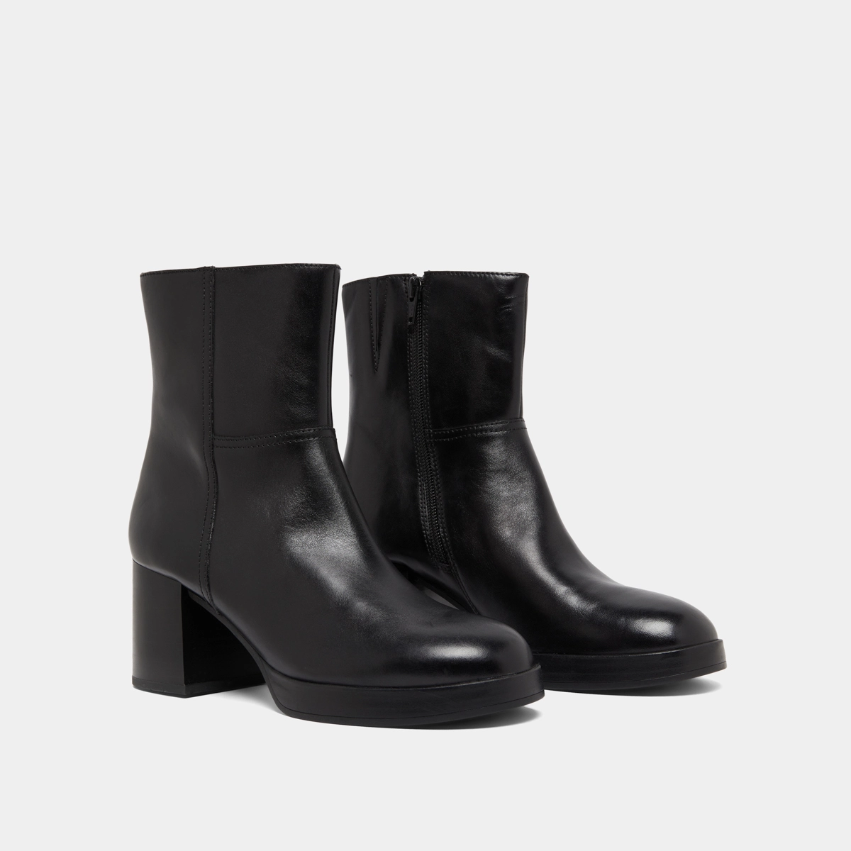 Ankle boots with flare heels in black leather | ANELLE