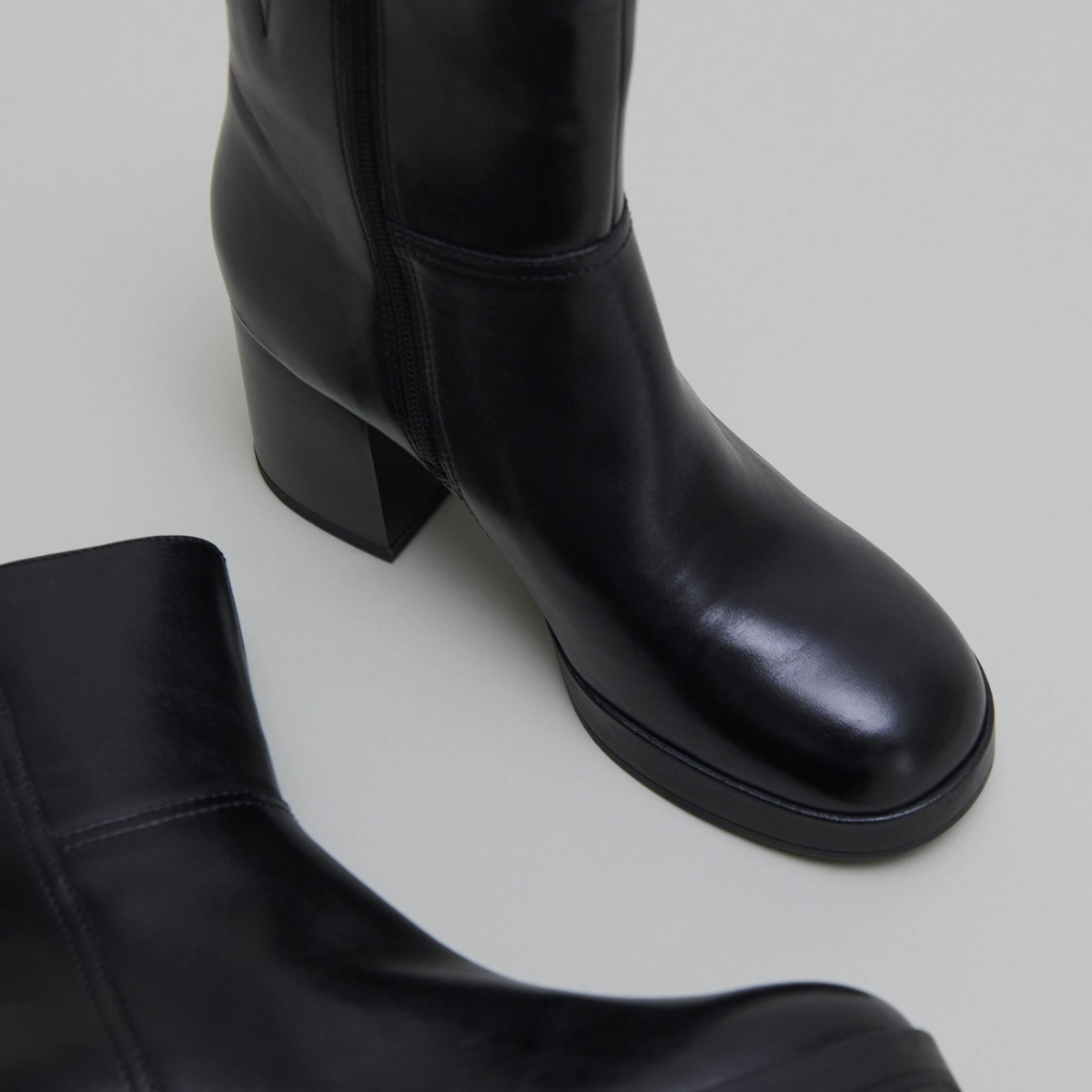 Ankle boots with flare heels in black leather | ANELLE
