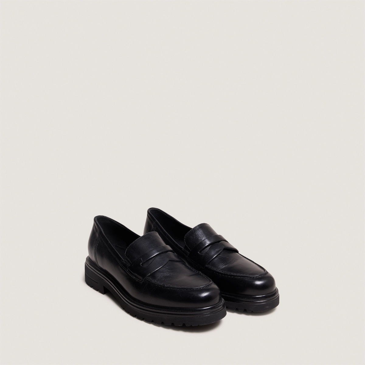 Loafers with notched soles in black leather | ARLO
