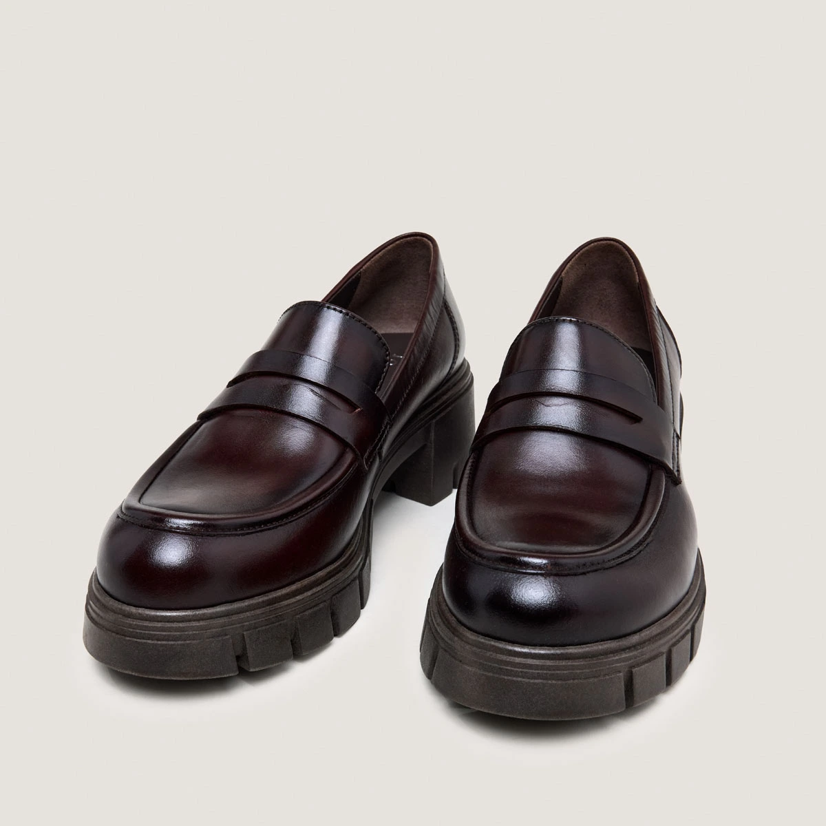 Loafers with notched soles in red-brown leather | ARON