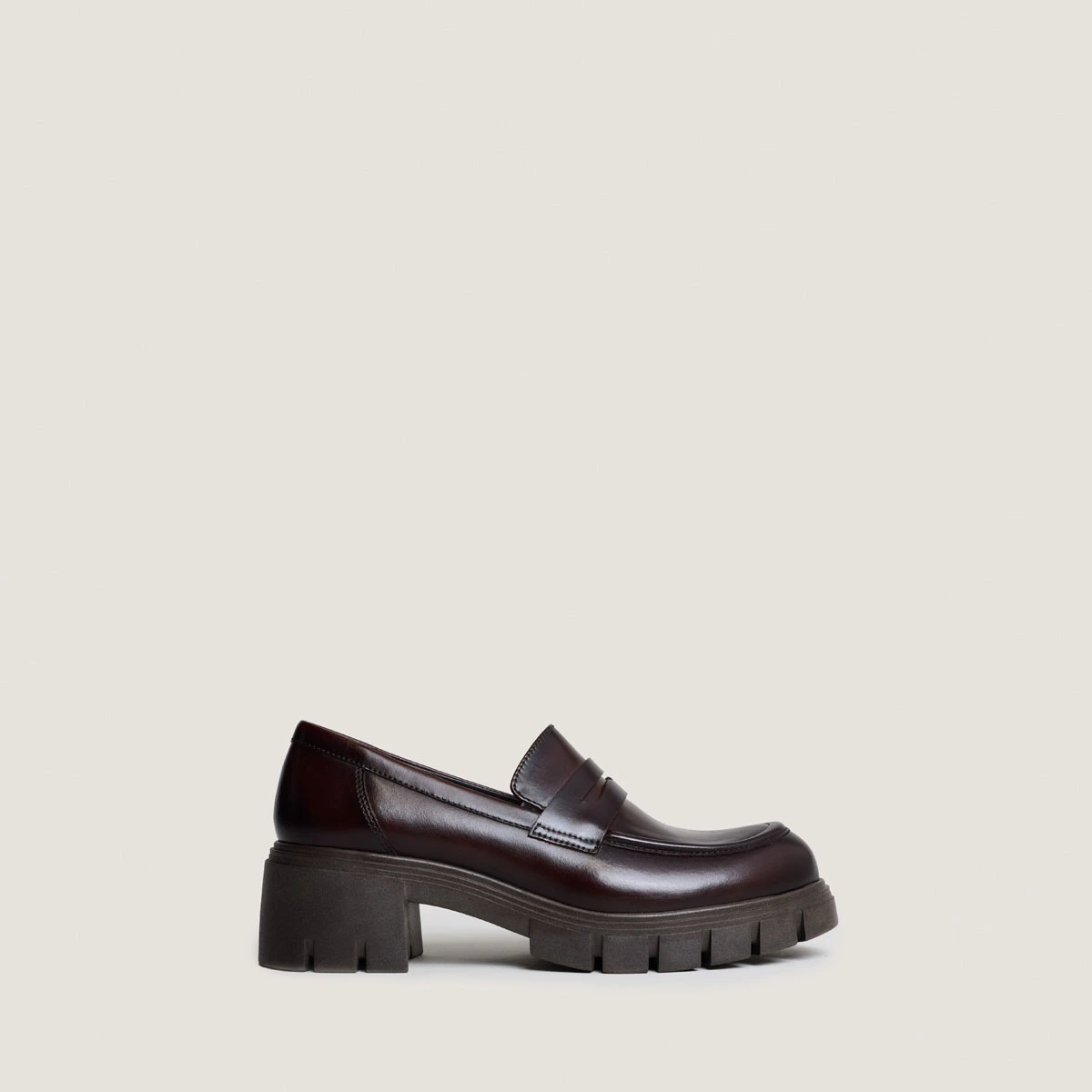 Loafers with notched soles in red-brown leather | ARON