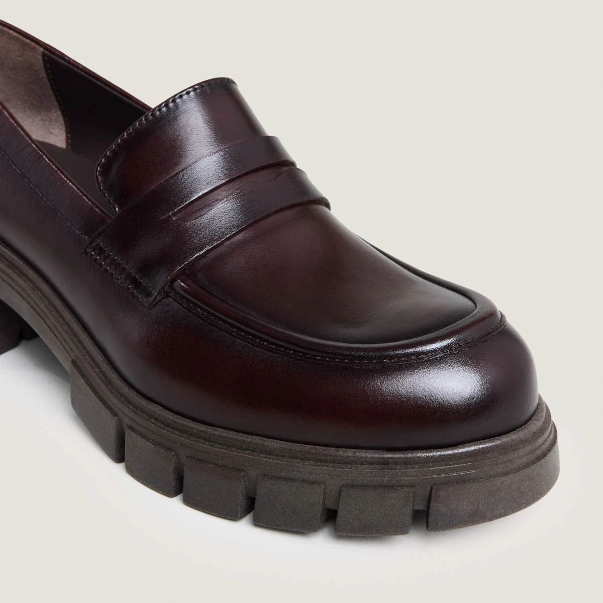 Loafers with notched soles in red-brown leather | ARON