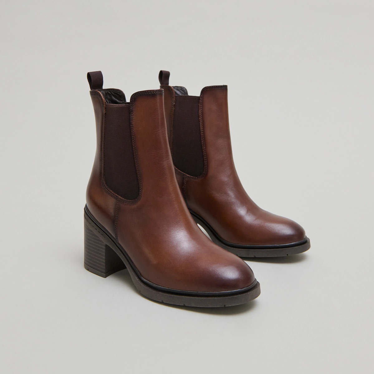 Elasticated ankle boots with rounded toes in cognac leather | ATILA