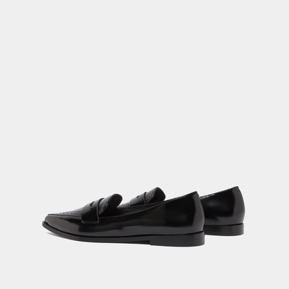 Loafers with pointed toes in black glazed leather | dalina