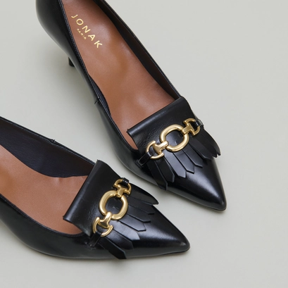 Pumps with gold bits in black leather | delba
