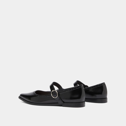 Ballet flats with pointed toes in black glazed leather | demia