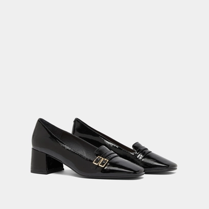 Heeled ballet flats in black pleated patent | denario