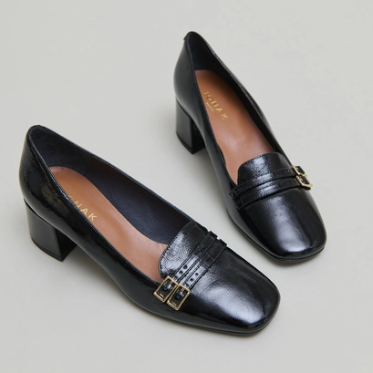 Heeled ballet flats in black pleated patent | denario
