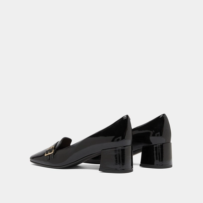 Heeled ballet flats in black pleated patent | denario
