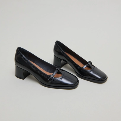 Heeled Mary Jane in black glazed leather | DEB