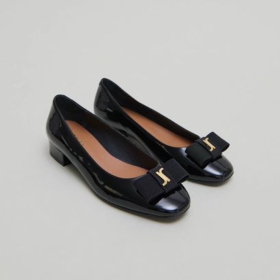 Ballet flats with bow and monogram black