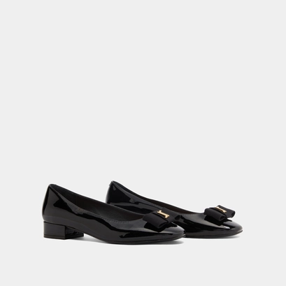 Ballet flats with bow and monogram black