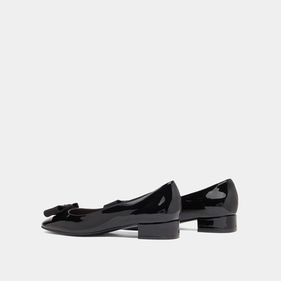 Ballet flats with bow and monogram black
