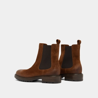 Lowboots with elastic straps and notched soles in cognac suede | celina