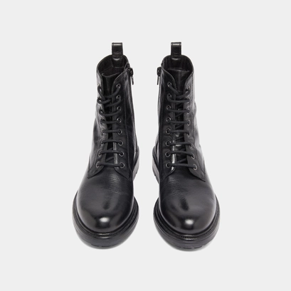 Lowboots with laces and notched soles in black leather | celimene