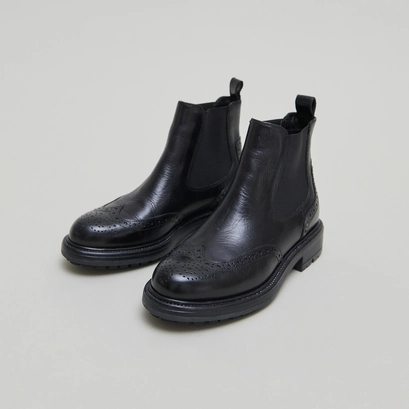 Lowboots with notched soles in black leather | celia