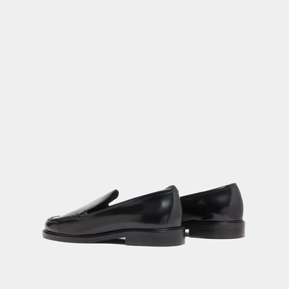 Round-toed loafers in black glazed leather | dirno