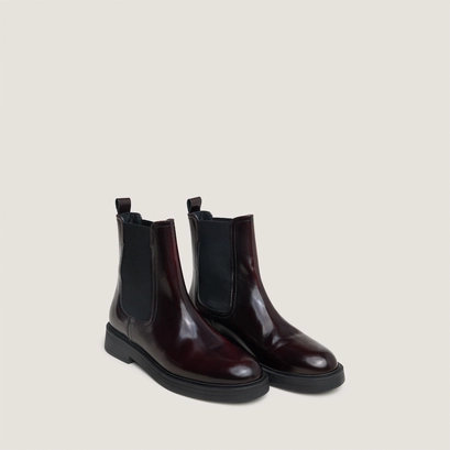 Lowboots with pointed toes in burgundy patinated leather | agen