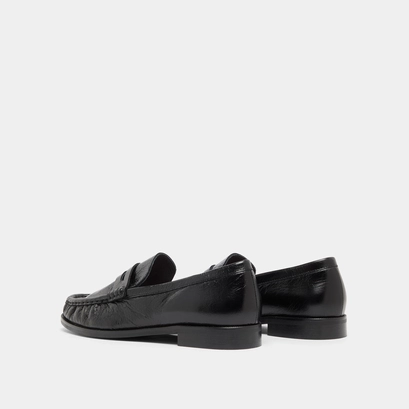Round-toed loafers in black distressed leather | delice