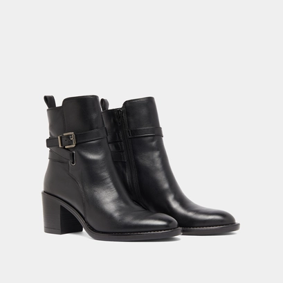 Heeled ankle boots and buckles in black leather | cajou