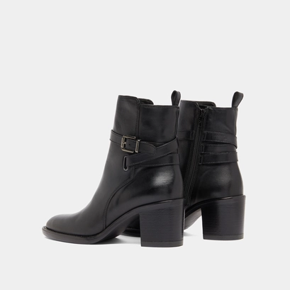 Heeled ankle boots and buckles in black leather | cajou