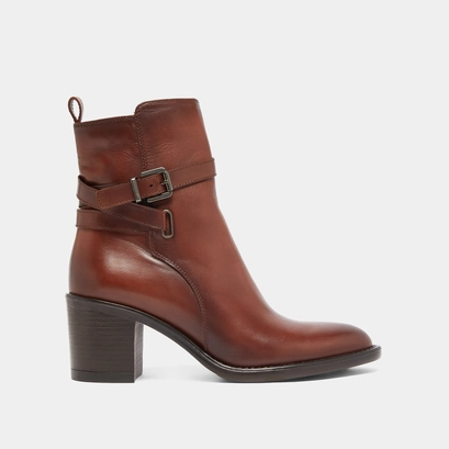 Heeled ankle boots and buckles in cognac patinated leather | cajou