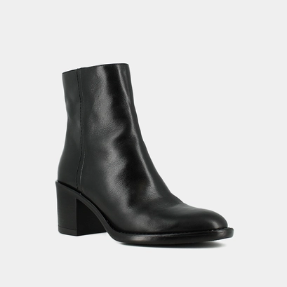 Heeled ankle boots in black leather | cajun