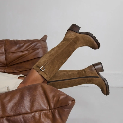 Boots with notched soles in taupe suede | cecilien